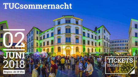Böttcher-Bau der TU Chemnitz bunt beleuchtet.